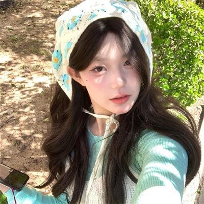 意外同行引发未知旅途的冒险故事